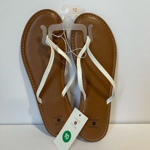 Shade and Shore white flip flops - Size 10